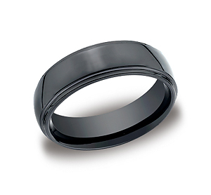 This Ceramic 7mm comfort-fit high polished band features a double edge and maintains a traditional, yet modern appearance.