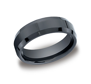 This Ceramic 7mm comfort-fit high polished band features a beveled edge and exemplifies a sleek and industrial style.
