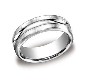 This Platinum 7.5mm comfort-fit carved design band features a satin-finished and high polished center cut for a rugged and stylish look.