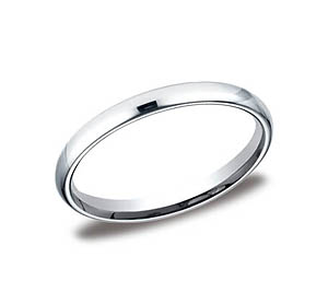This beautiful 2.5mm band features a traditional domed profile and Comfort-Fit on the inside for unforgettable comfort.