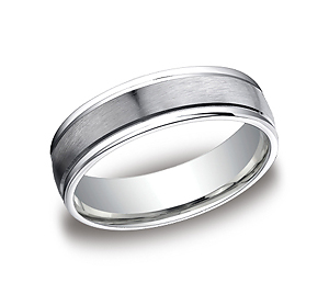 This popular 6mm comfort-fit carved design band features a satin-finished surface with a high polished round edge for noticeable style.