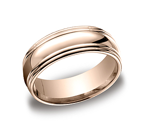 This unique 7.5mm comfort-fit high polished carved design band features a high polished double round edge.