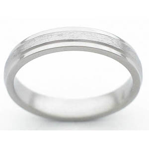 4MM FLAT TITANIUM BAND WITH GROOVED EDGES. CENTER IS A STONE FINISH AND EDGES ARE POLISHED.