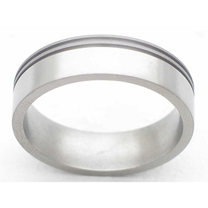 6MM FLAT TITANIUM BAND WITH(2).5MM OFF CENTER GROOVES. THE SMALL SIDE IS IN A SANDBLAST FINISH THE LARGE IN A SATIN FINISH.