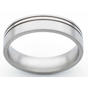6MM FLAT TITANIUM BAND WITH(2).5MM OFF CENTER GROOVES. THE LARGER POTION IS IN STONE FINISH THE SMALLER HAS A POLISHED EDGE.