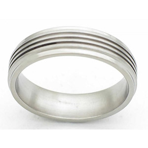 6MM FLAT TITANIUM BAND WITH GROOVED EDGES AND (3).5MM GROOVES IN A SATIN FINISH.