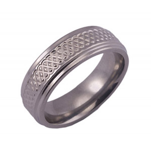 6MM FLAT TITANIUM BAND WITH GROOVED EDGE AND LIVE TOOLING THAT RESEMBLES A WEAVE. THIS RING HAS A POLISHED FINISH.