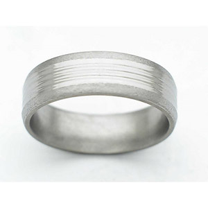 7MM BEVELED TITANIUM BAND WITH 3 DOMES IN CENTER. THE CENTER IS POLISHED AND THE EDGES ARE STONE.