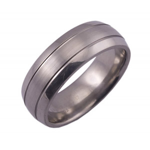 8MM DOMED TITANIUM BAND WITH(2).5MM GROOVES. IT HAS A SATIN FINISH CENTER AND POLISHED EDGES.