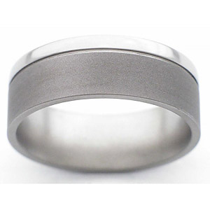 8MM FLAT TITANIUM BAND WITH(1).5MM OFF CENTER GROOVE. THE LARGE EDGE IS SANDBLAST, THE SMALLER IS POLISHED.