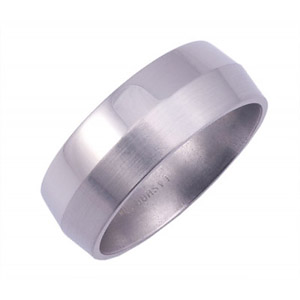 8MM WIDE TITANIUM BAND WITH WITH A PEAK IN THE CENTER. SATIN FINISH ON ONE SIDE, POLISH ON THE OTHER.